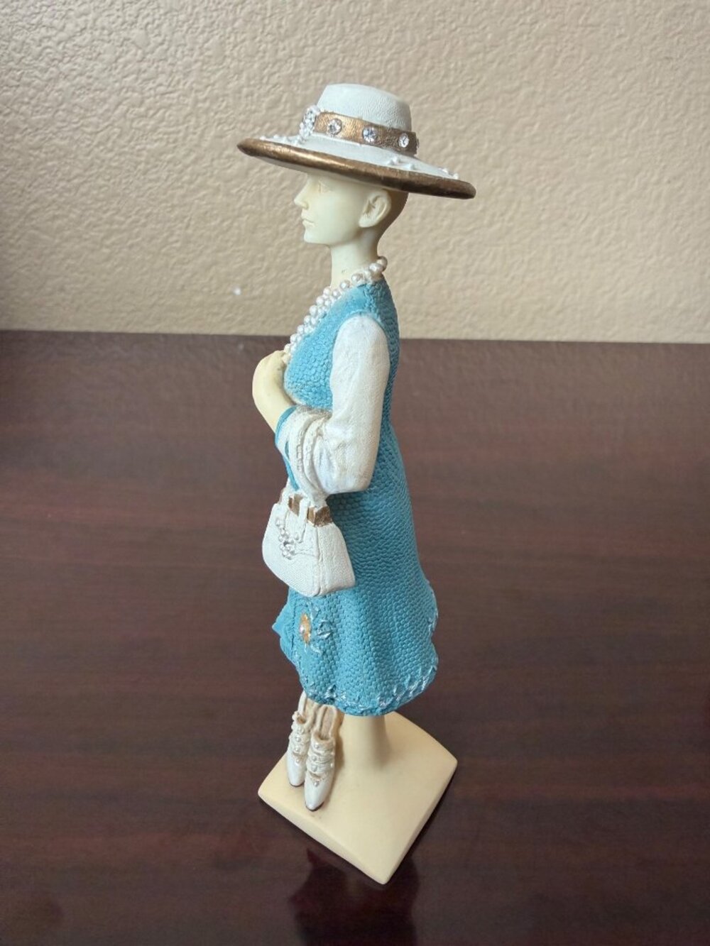Vintage Women of the World Lady Elizabeth of London Resin Figurine 5.5" - Picture 10 of 12